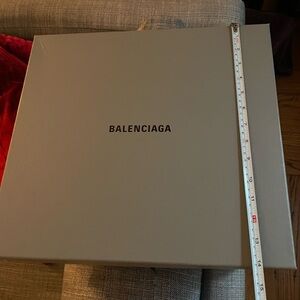 Balanciaga box